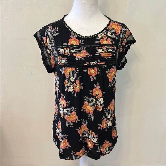 Daniel Rainn black floral cut out cap sleeve blouse Size M EUC - Picture 1 of 10